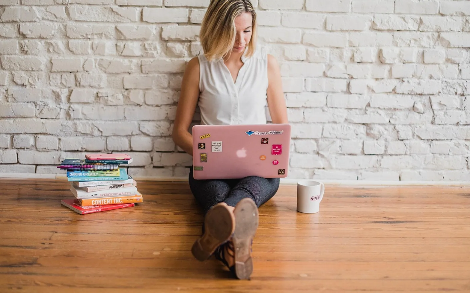 Influencer, writing and girl